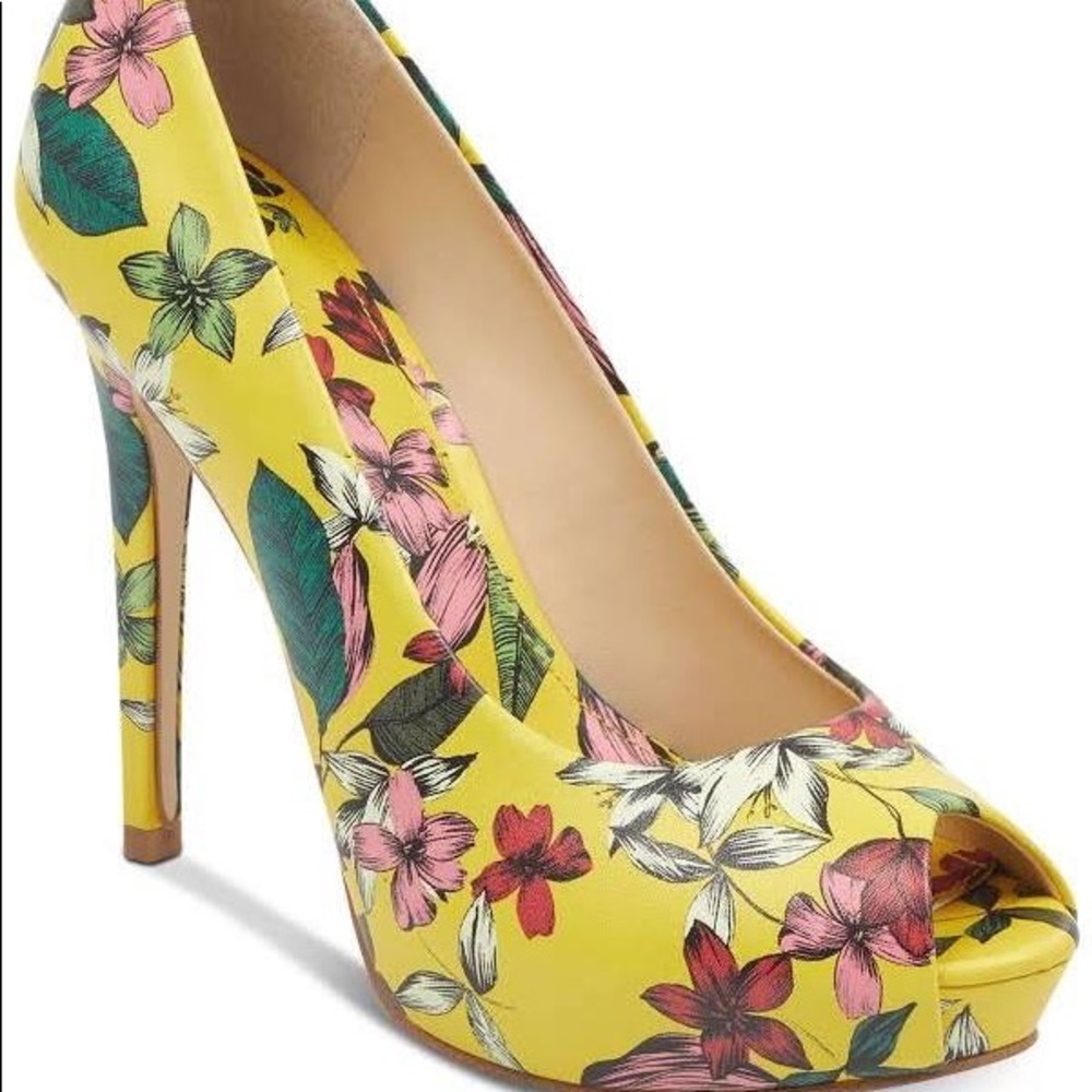 Guess floral heels size 6. Brand new
